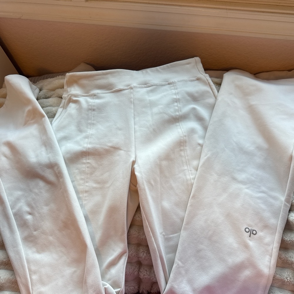 ALO Yoga Cream Leggings
